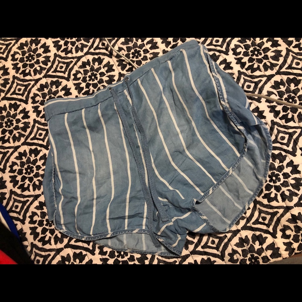 Pin striped cloth shorts